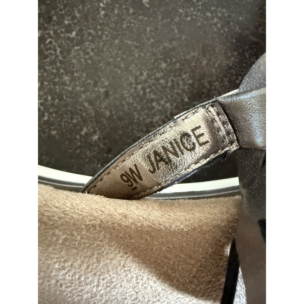 Soul Naturalizer Janice Metallic Pewter Thong Sandals Womens 9W Cutout Slides - Picture 3 of 8